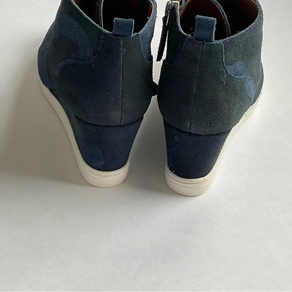 Linea Paolo Womens Felicia Wedge Sneaker 6M Blue Camo Suede Ankle Zip Streetwear - Picture 5 of 13